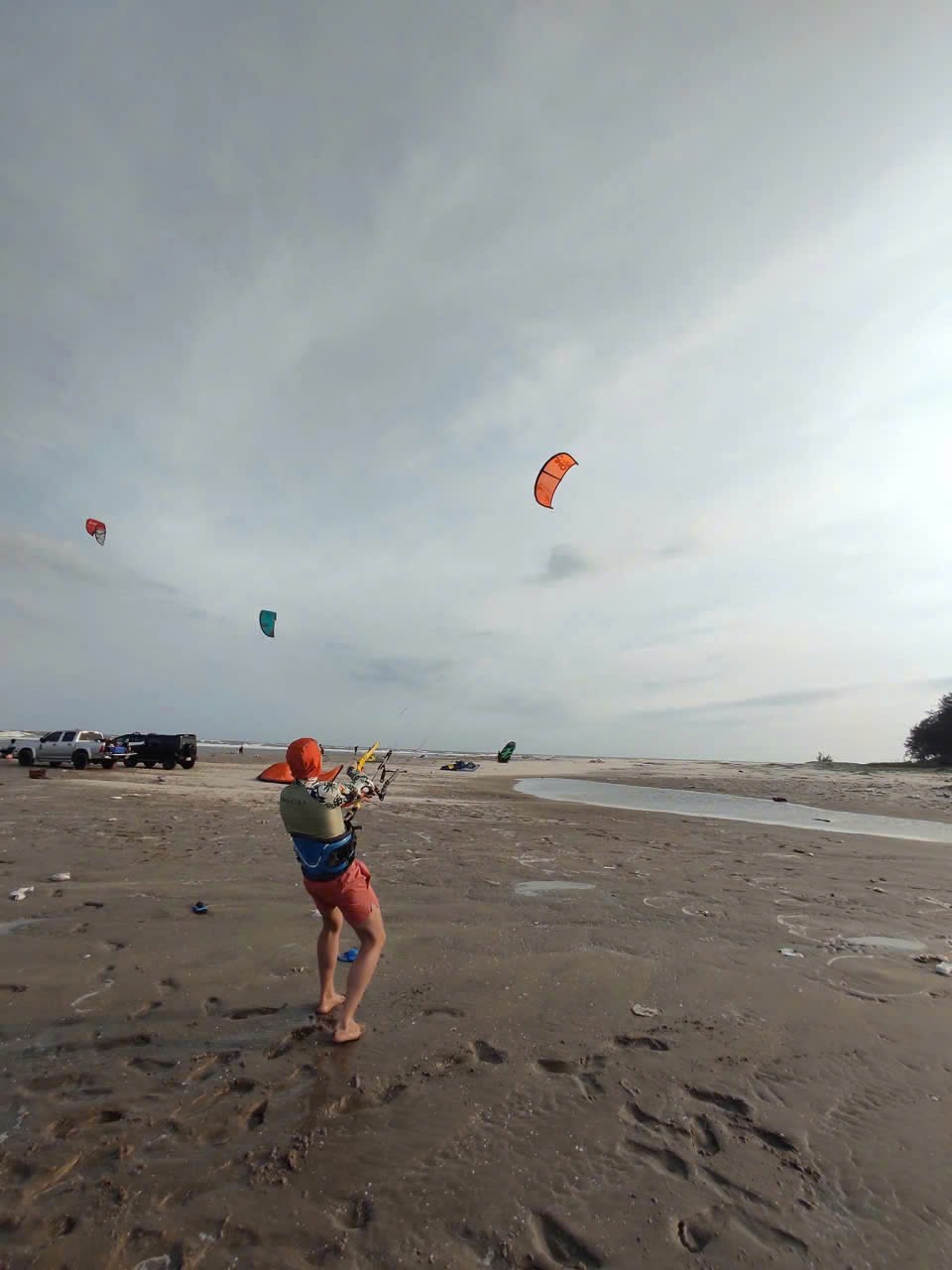 Học viên luyện điều khiển kite trong điều kiện gió thực tế