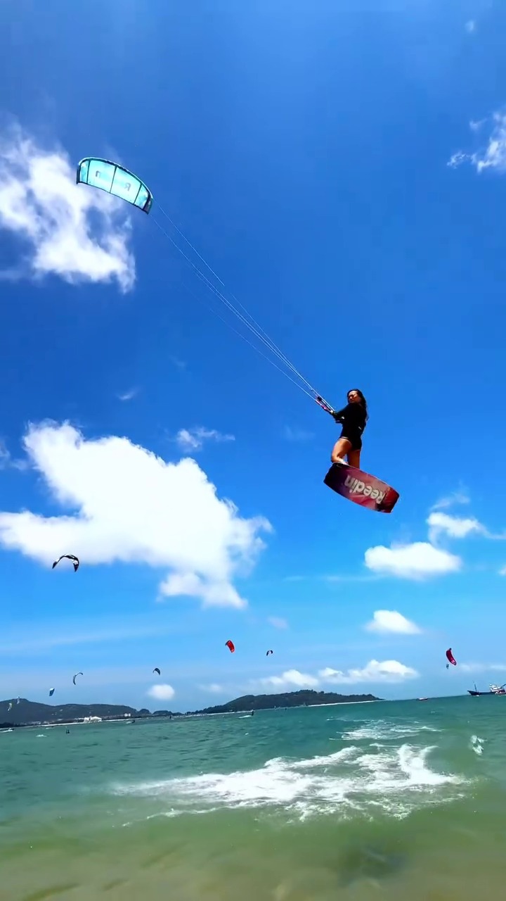 Never tired of flying with the wind