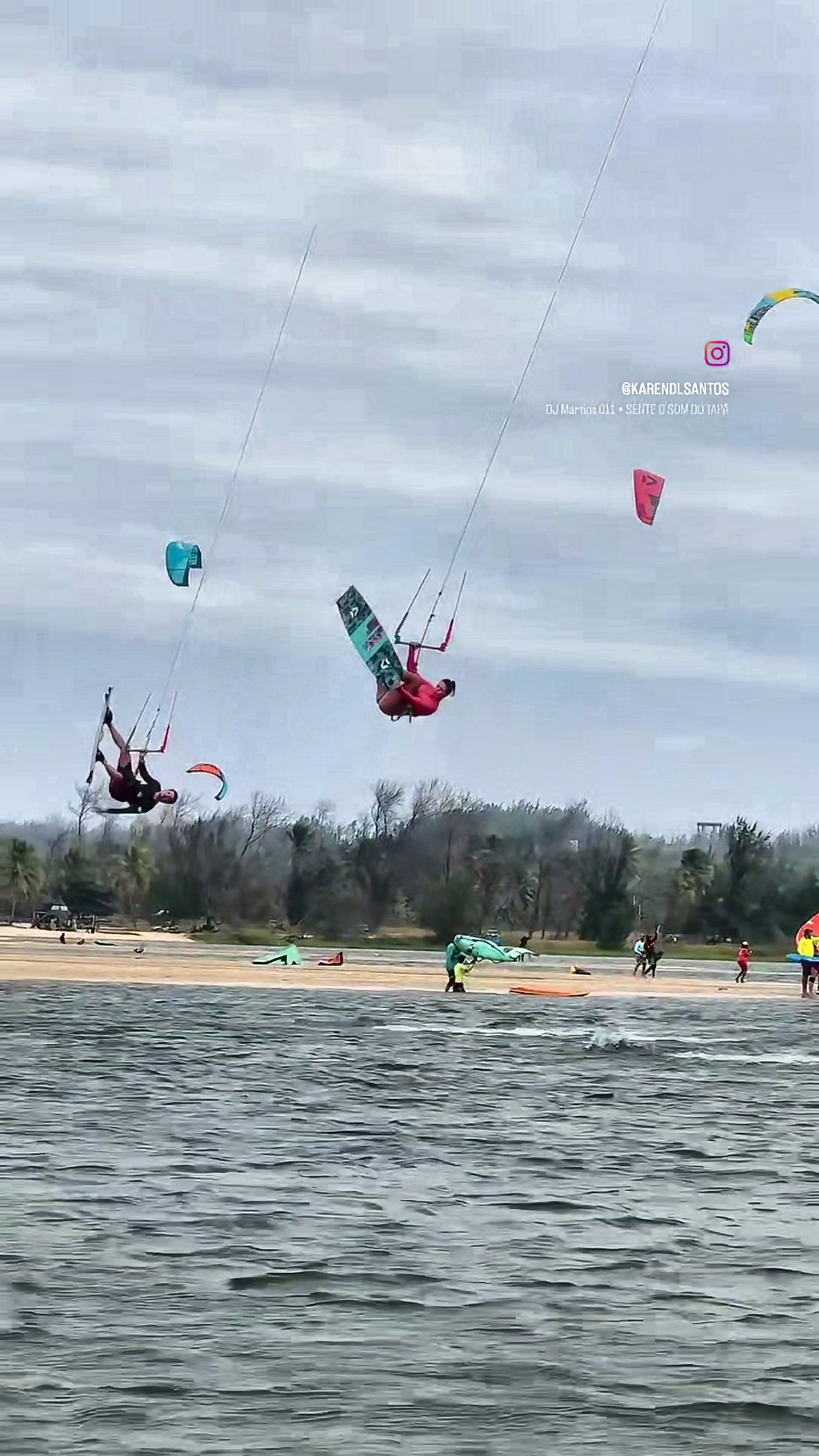 Những pha bay đầy năng lượng trên mặt nước