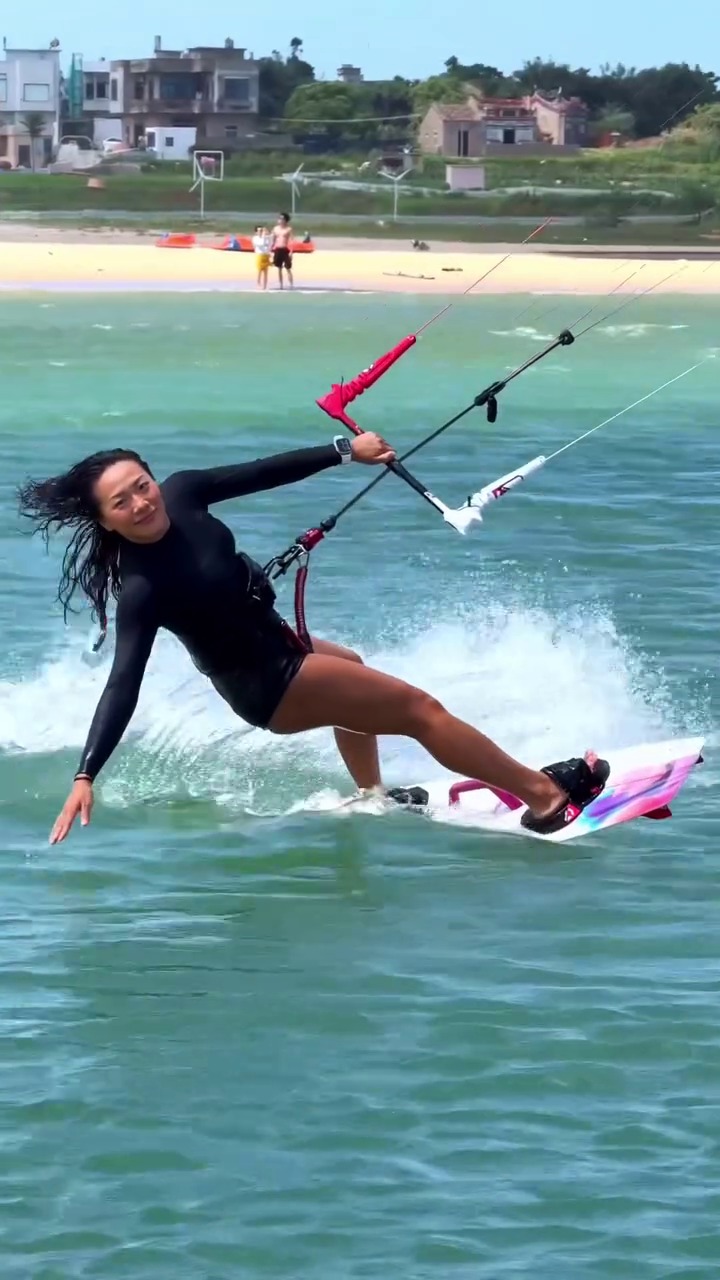 Never tired of flying with the wind